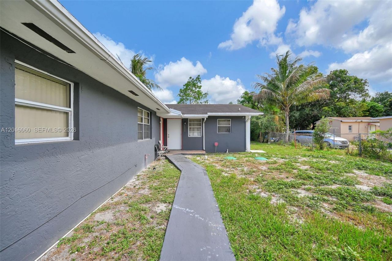 2352 NW 102nd St , Miami, FL 33147 Photo