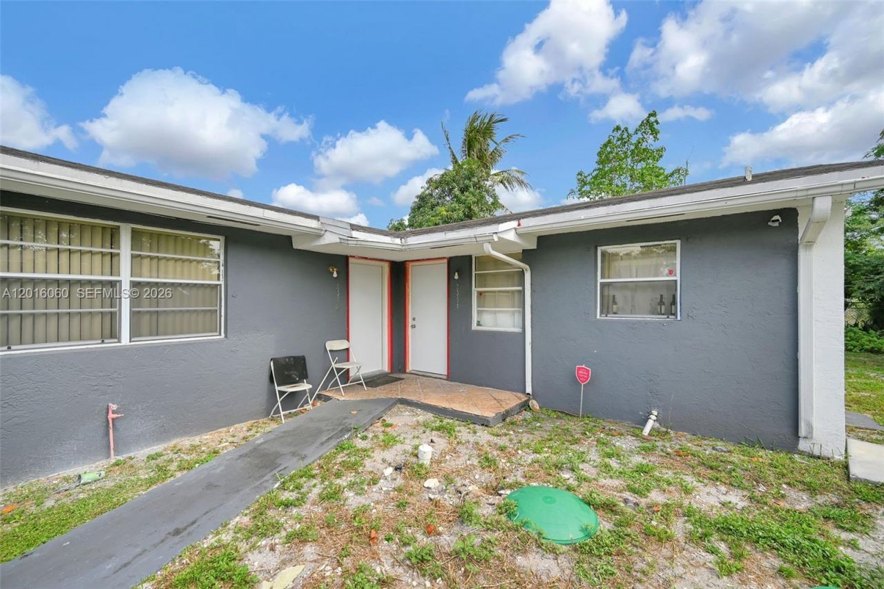 2352 NW 102nd St , Miami, FL 33147 Photo