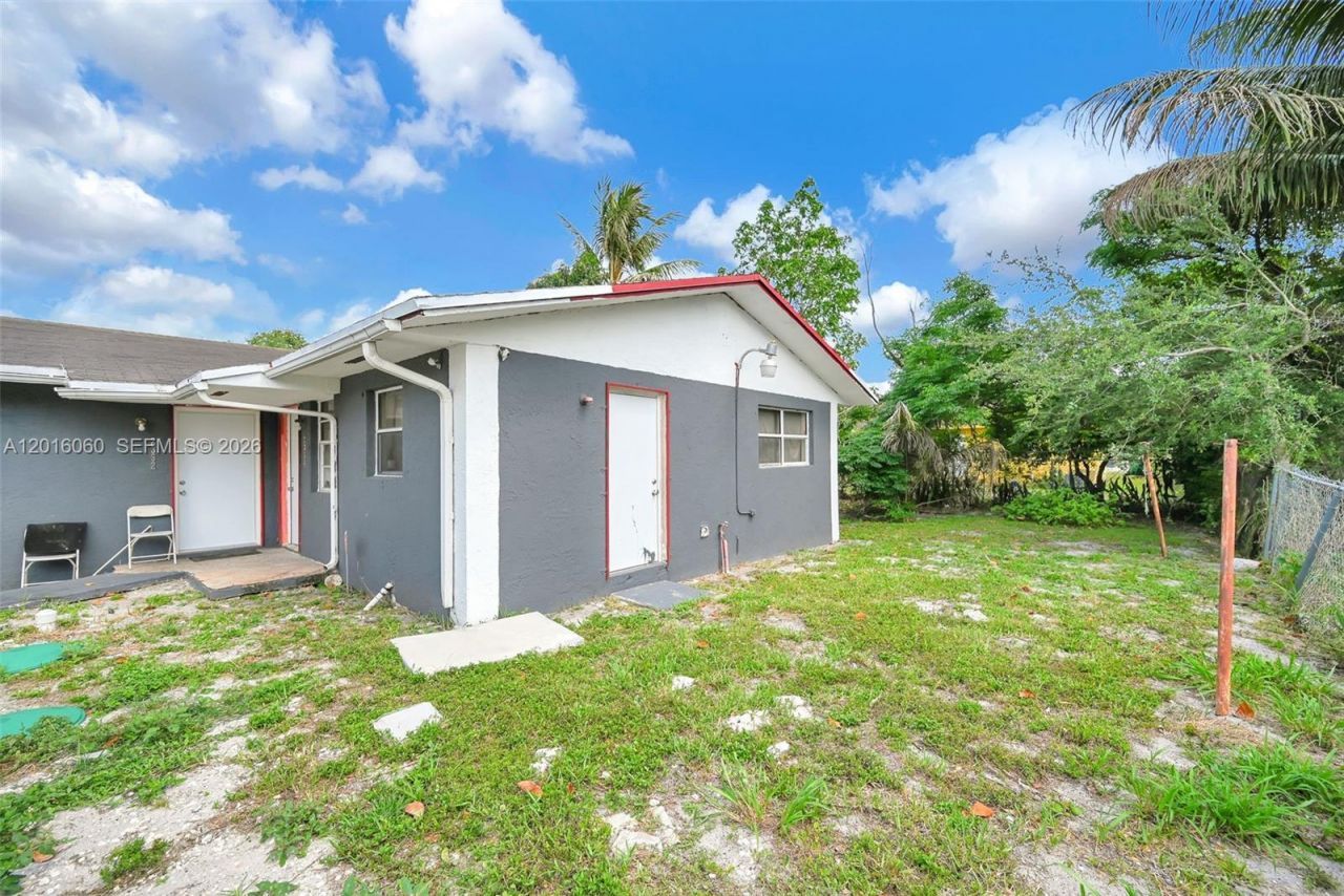 2352 NW 102nd St , Miami, FL 33147 Photo