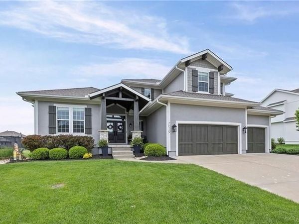 7019 Apache Drive, Shawnee, KS 66226