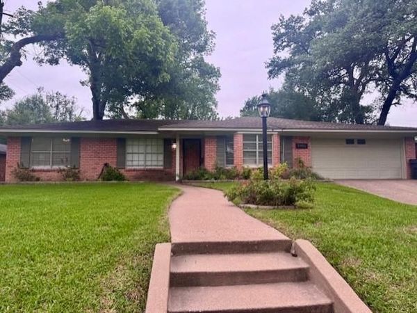 2002 Mimosa Drive, Corsicana, TX 75110