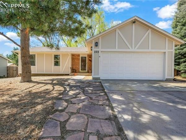 223 Saddlemountain Road, Colorado Springs, CO 80919
