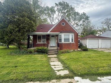 9030 Plainview Avenue, Detroit, MI 48228