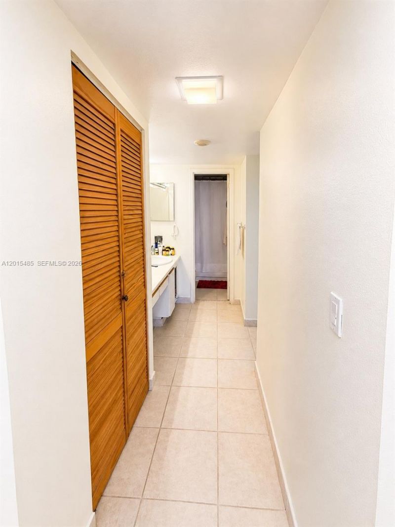 3375 N Country Club Dr , Unit 407, Aventura, FL 33180 Photo