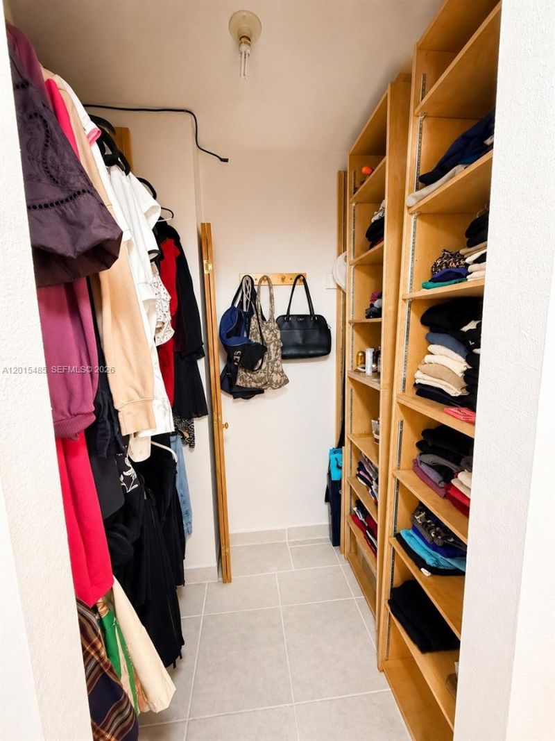 3375 N Country Club Dr , Unit 407, Aventura, FL 33180 Photo
