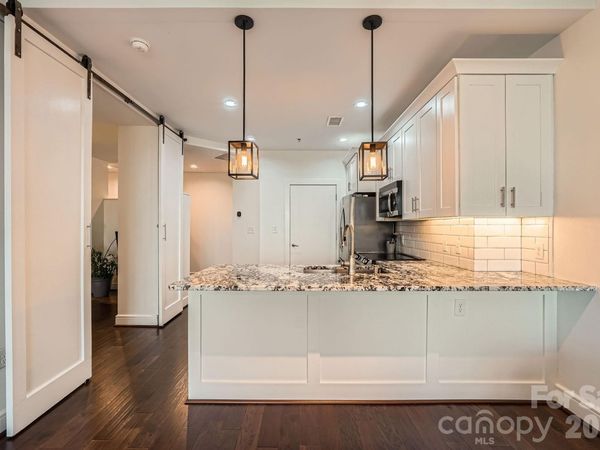 333 W Trade Street W, Unit 2002, Charlotte, NC 28202