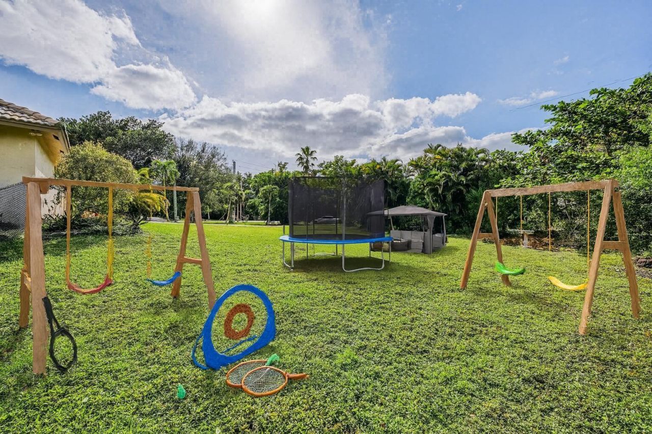 8671 155th Place N, Palm Beach Gardens, FL 33418 Photo