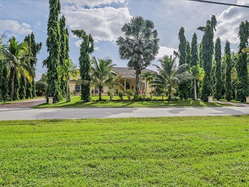 8671 155th Place N, Palm Beach Gardens, FL 33418 Photo