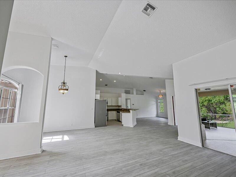 8671 155th Place N, Palm Beach Gardens, FL 33418 Photo