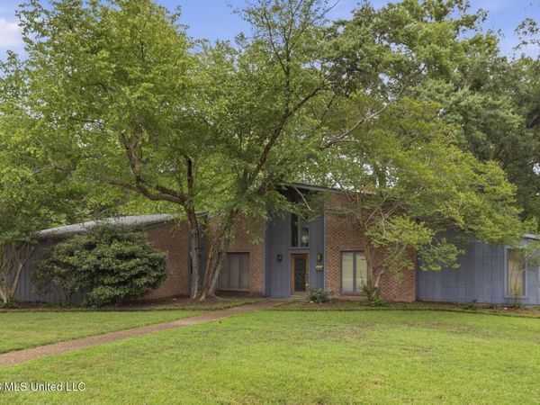 5422 River Thames Road, Jackson, MS 39211