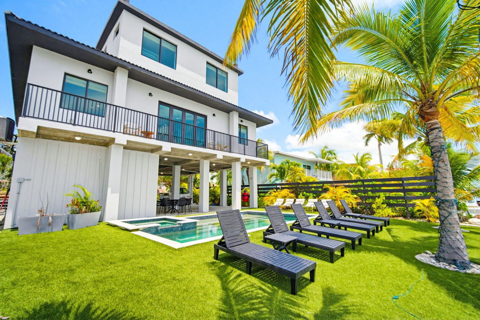 270 E Caribbean Drive, Summerland Key, FL 33042 Photo