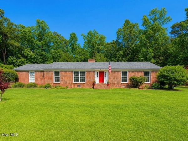 305 Lakeview Avenue, Lake Waccamaw, NC 28450
