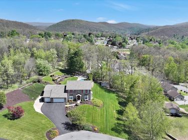 404 CONCORD GREEN, POTTSVILLE, PA 17901