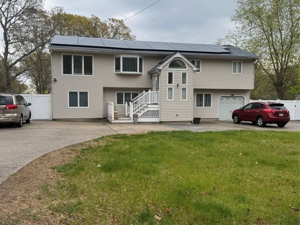 11 Oak Place , Selden, NY 11784
