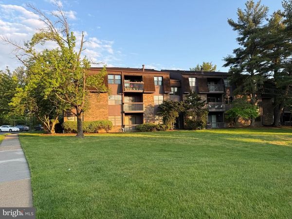 1823 OLD STONE MILL DRIVE, CRANBURY, NJ 08512