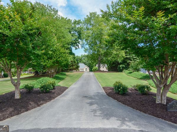 305 Lakeshore Drive, Hartwell, GA 30643