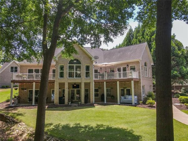 305 Lakeshore Drive, Hartwell, GA 30643