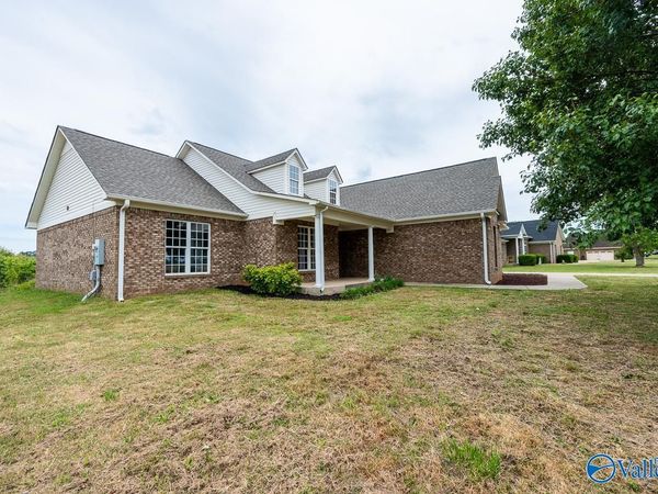 303 Narrow Lane, New Market, AL 35761