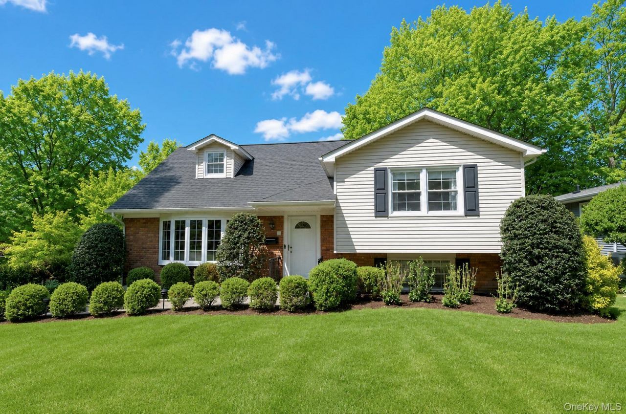 32 Chaucer Street, Hartsdale, NY 10530 Main Photo