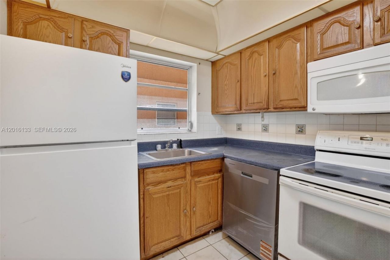 3048 E Sunrise Lakes Dr , Unit 220, Sunrise, FL 33322 Photo