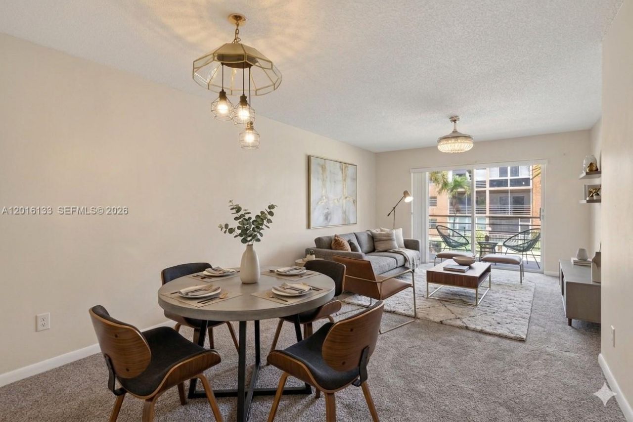3048 E Sunrise Lakes Dr , Unit 220, Sunrise, FL 33322 Photo