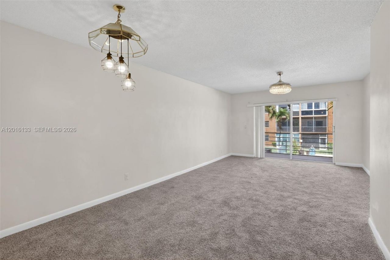 3048 E Sunrise Lakes Dr , Unit 220, Sunrise, FL 33322 Photo