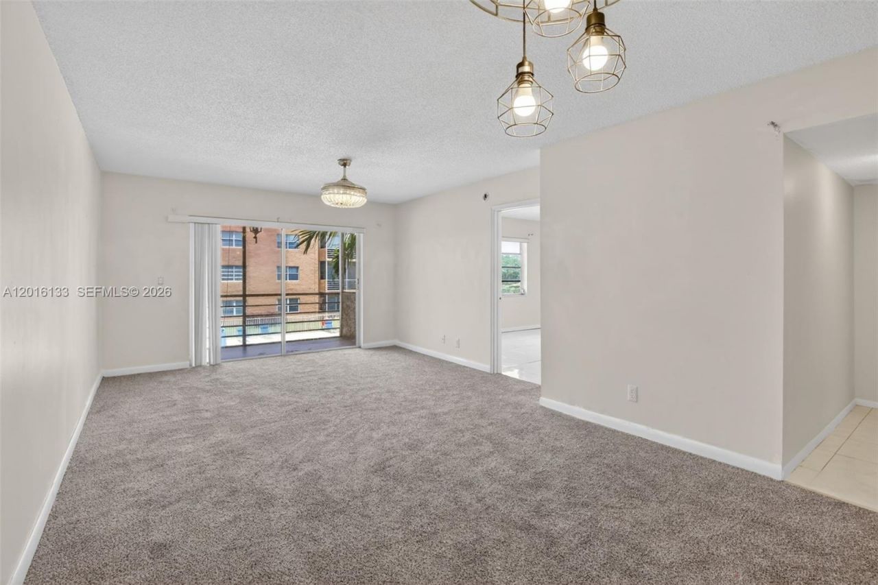 3048 E Sunrise Lakes Dr , Unit 220, Sunrise, FL 33322 Photo