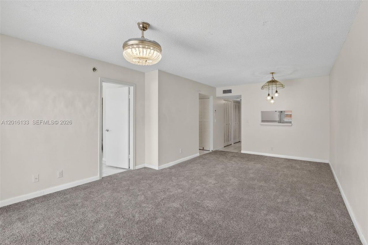 3048 E Sunrise Lakes Dr , Unit 220, Sunrise, FL 33322 Photo