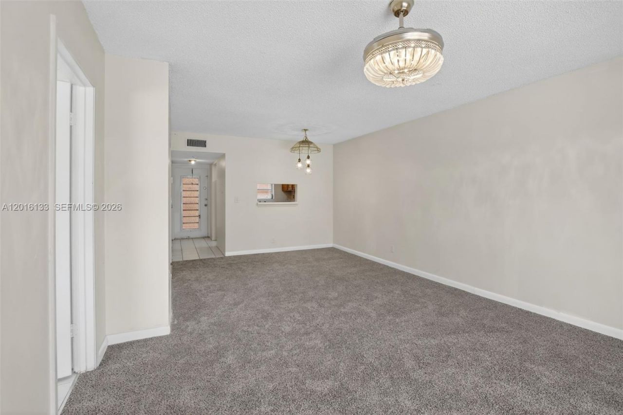 3048 E Sunrise Lakes Dr , Unit 220, Sunrise, FL 33322 Photo