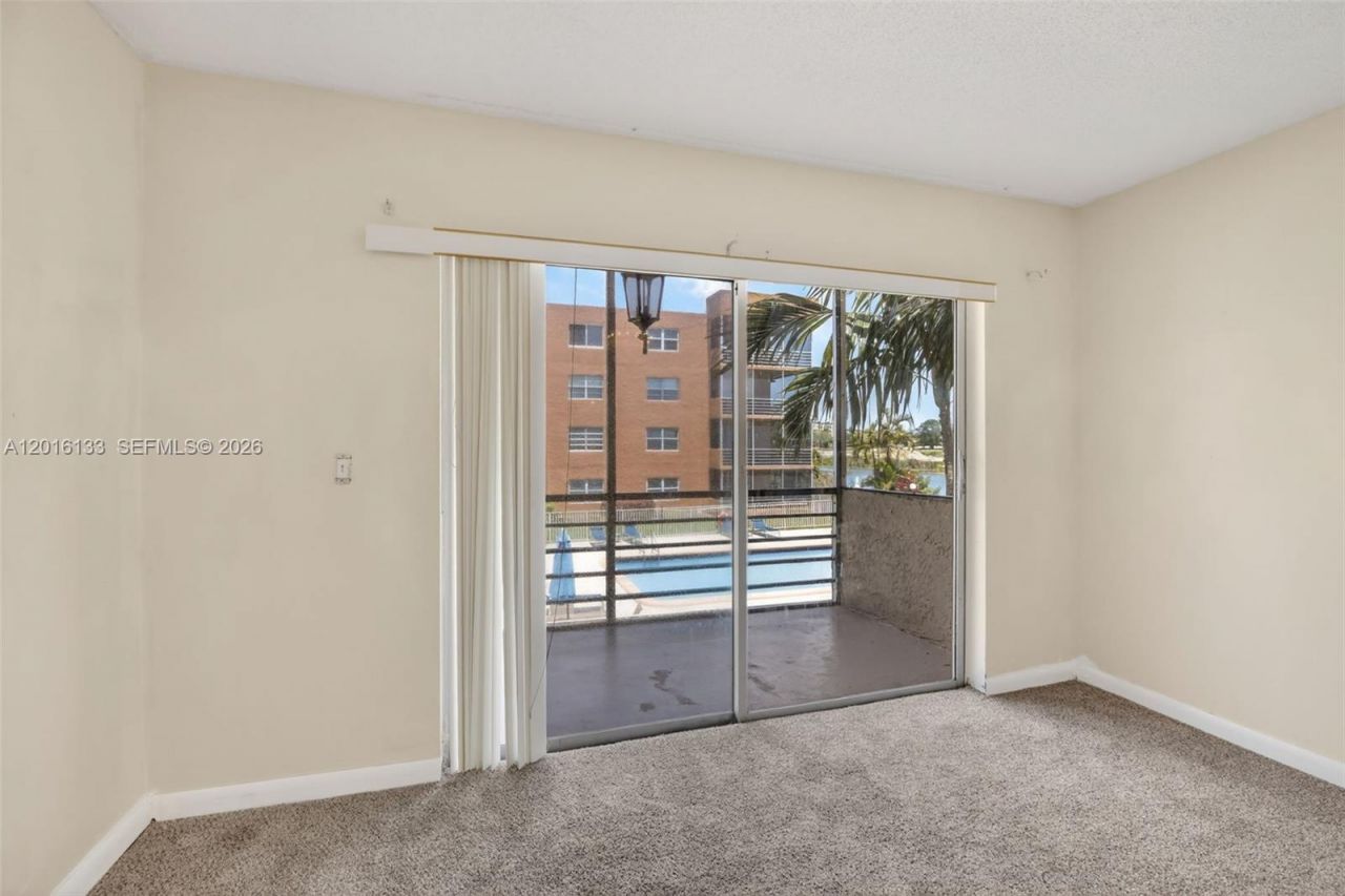 3048 E Sunrise Lakes Dr , Unit 220, Sunrise, FL 33322 Photo