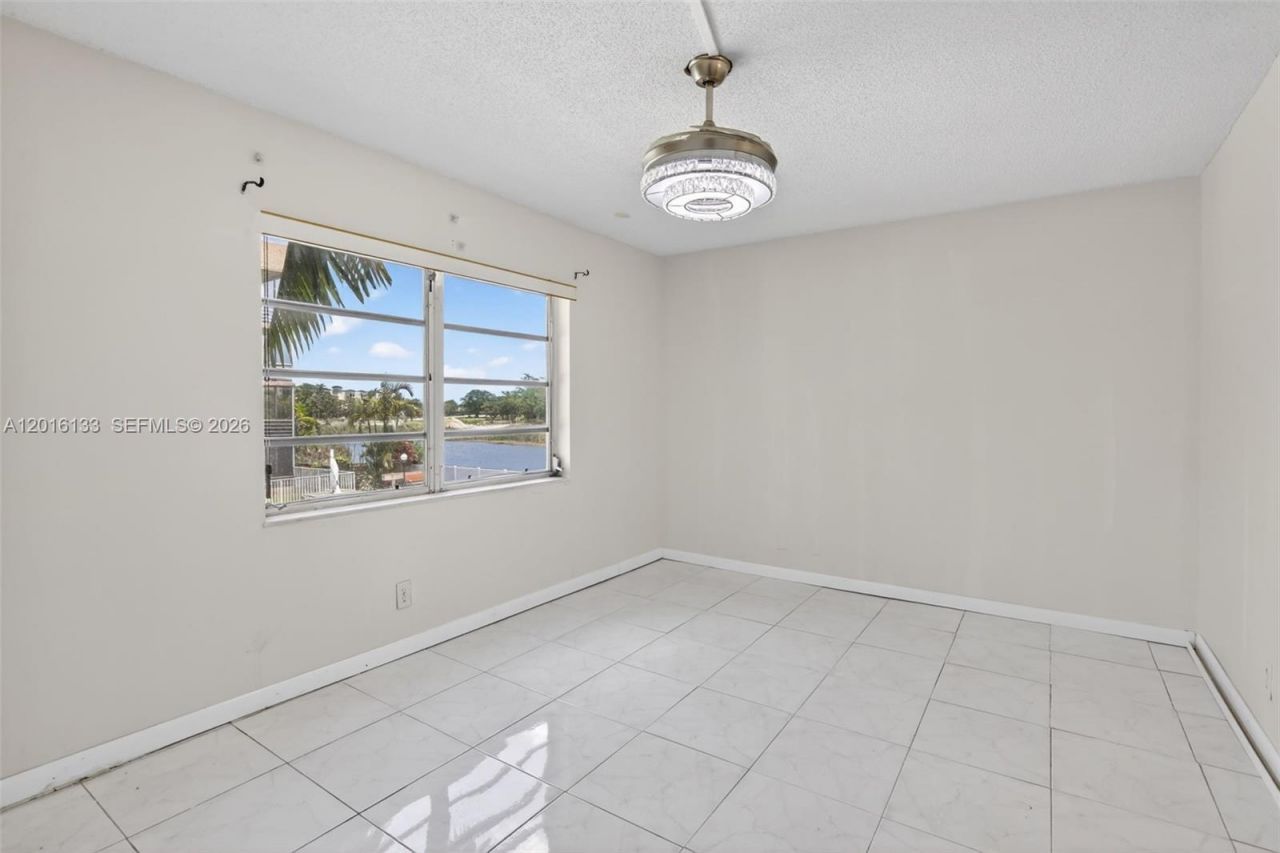 3048 E Sunrise Lakes Dr , Unit 220, Sunrise, FL 33322 Photo