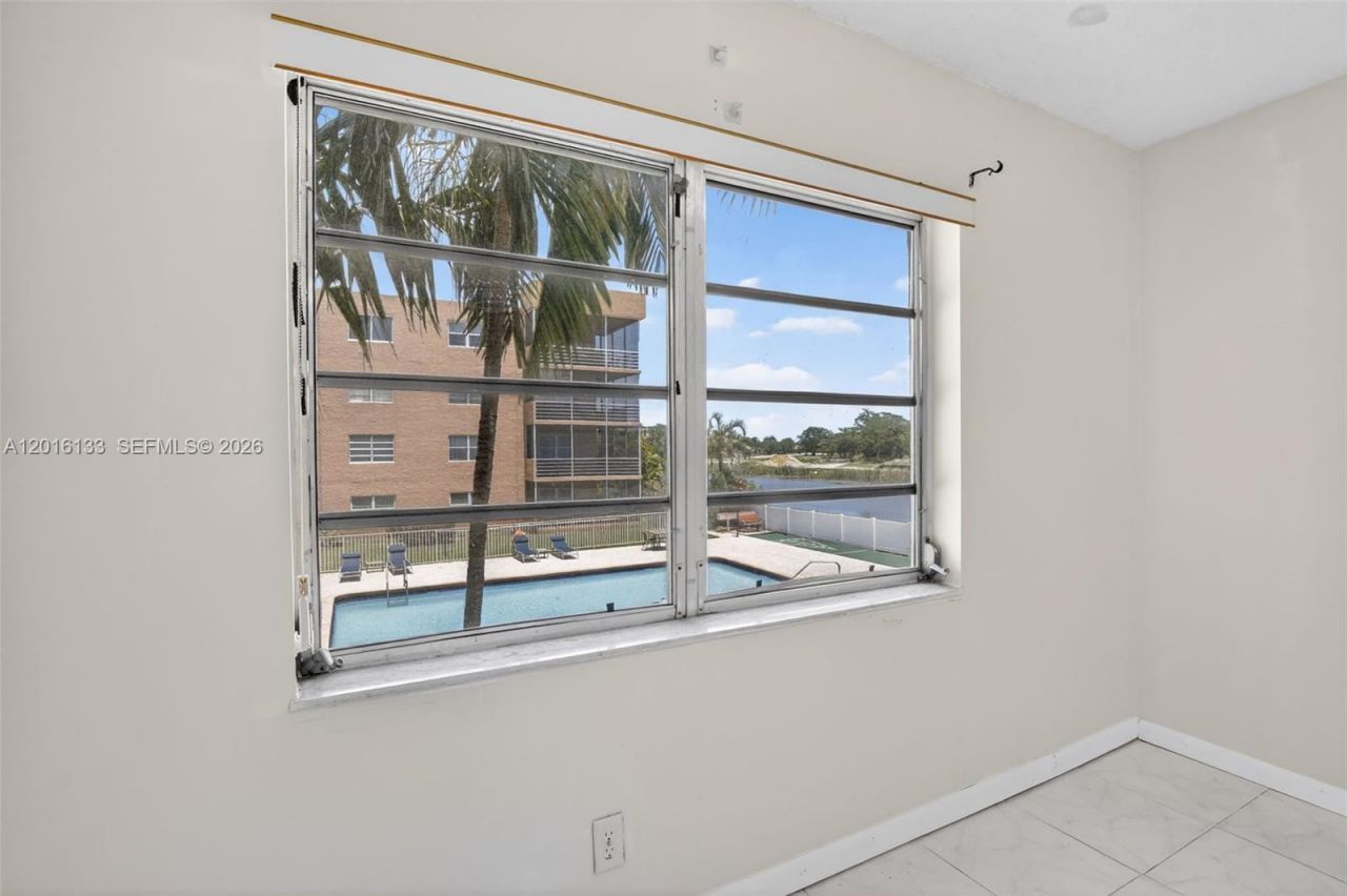 3048 E Sunrise Lakes Dr , Unit 220, Sunrise, FL 33322 Photo