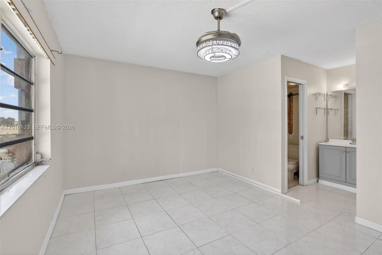 3048 E Sunrise Lakes Dr , Unit 220, Sunrise, FL 33322 Photo