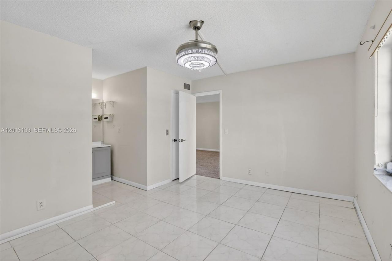 3048 E Sunrise Lakes Dr , Unit 220, Sunrise, FL 33322 Photo