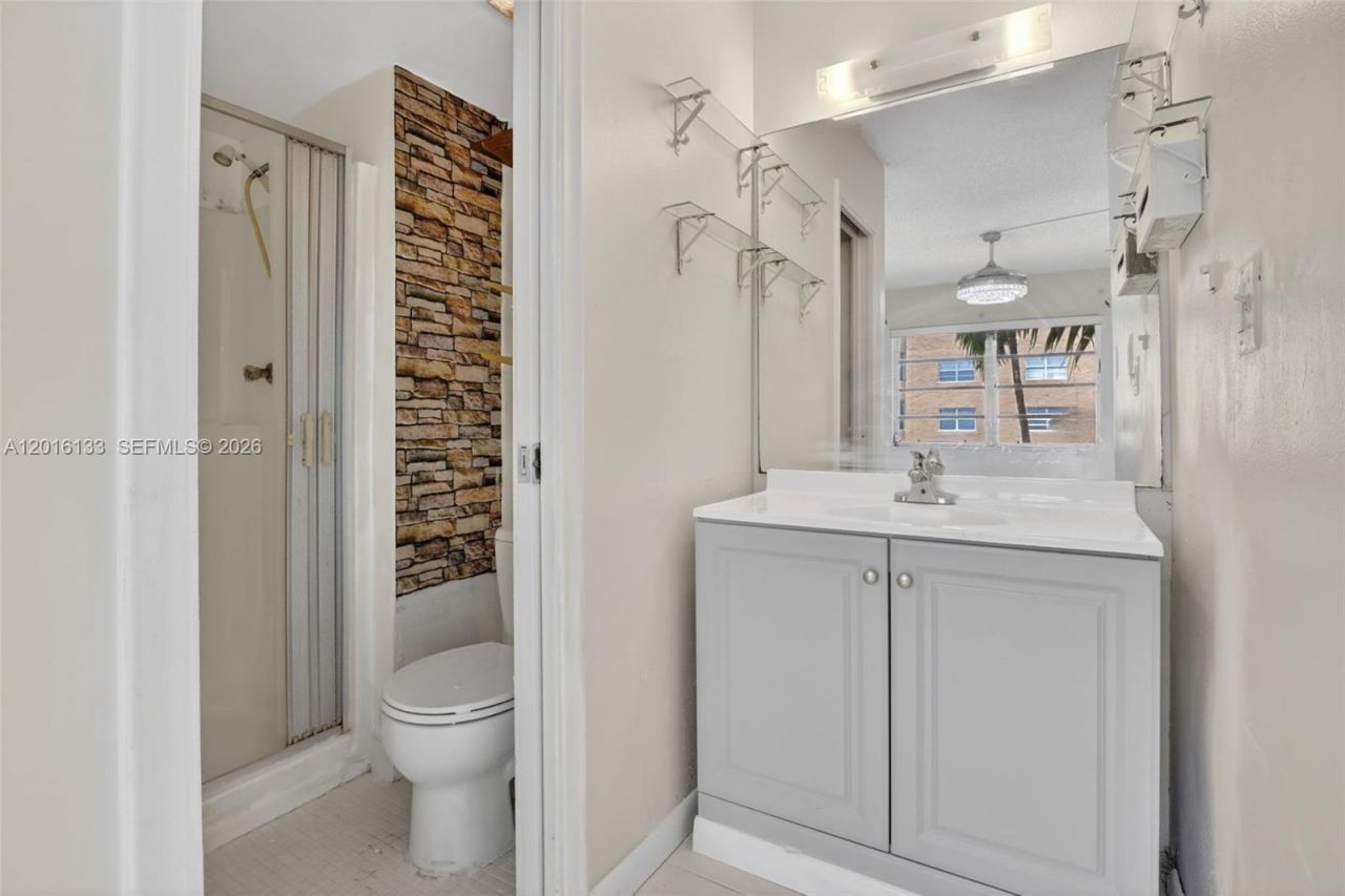 3048 E Sunrise Lakes Dr , Unit 220, Sunrise, FL 33322 Photo
