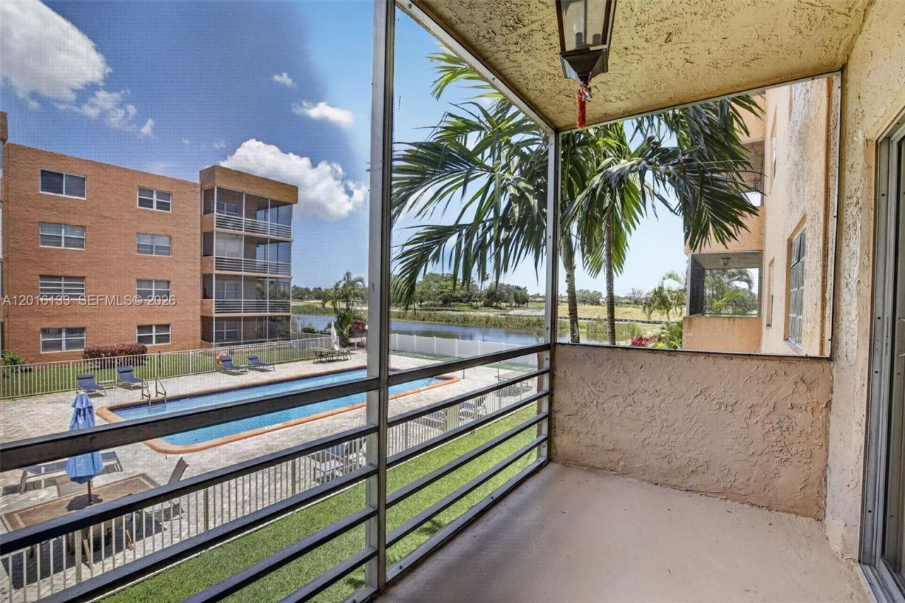 3048 E Sunrise Lakes Dr , Unit 220, Sunrise, FL 33322 Photo
