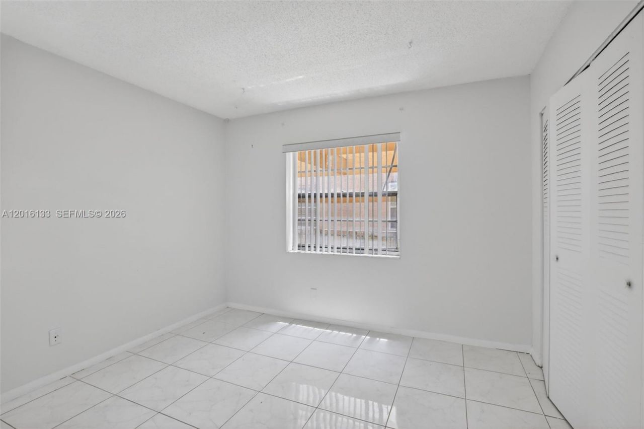 3048 E Sunrise Lakes Dr , Unit 220, Sunrise, FL 33322 Photo