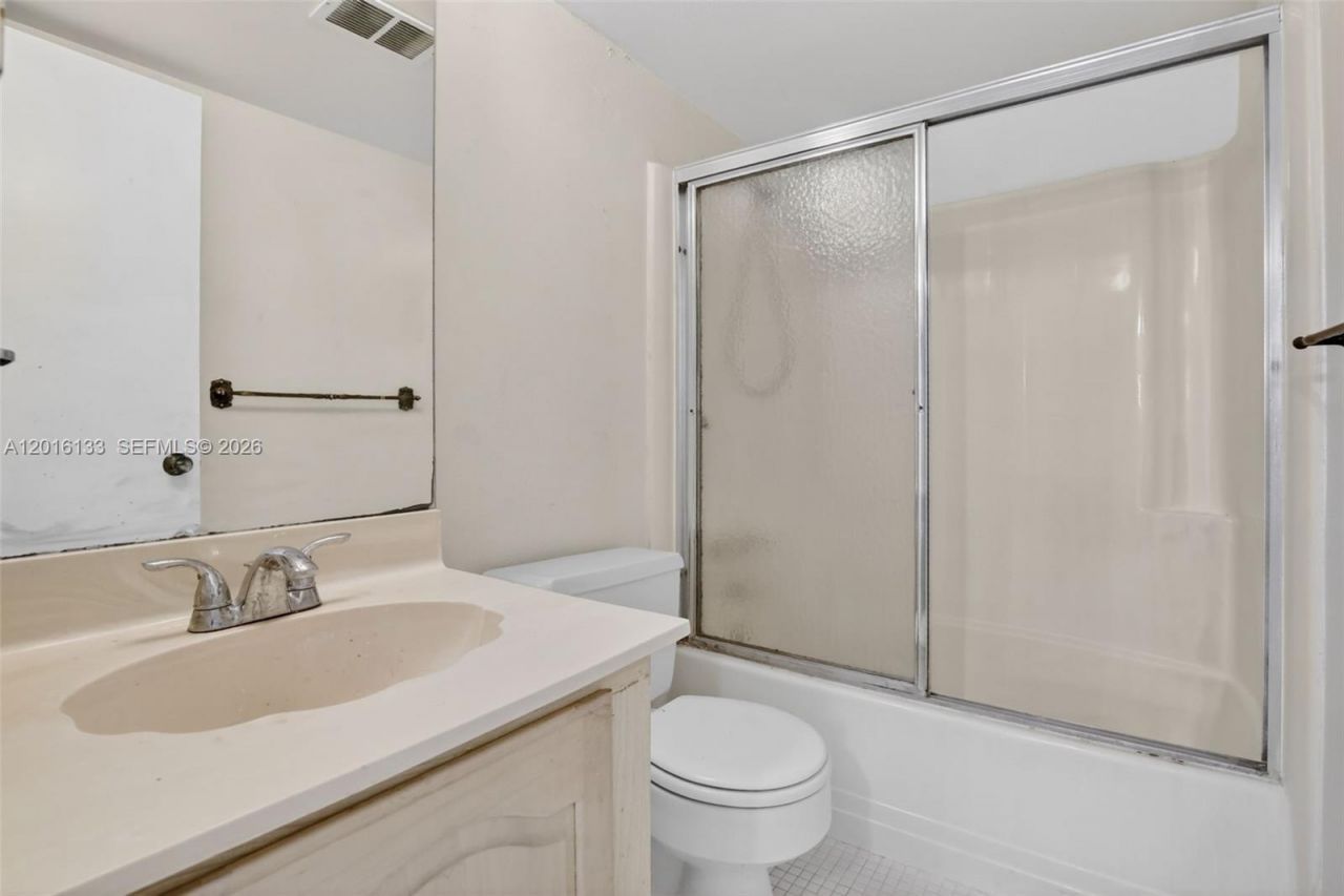3048 E Sunrise Lakes Dr , Unit 220, Sunrise, FL 33322 Photo