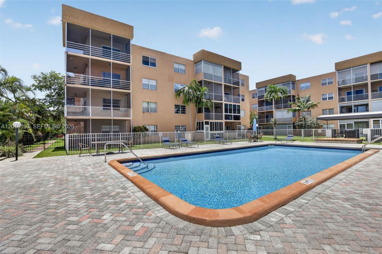 3048 E Sunrise Lakes Dr , Unit 220, Sunrise, FL 33322 Photo