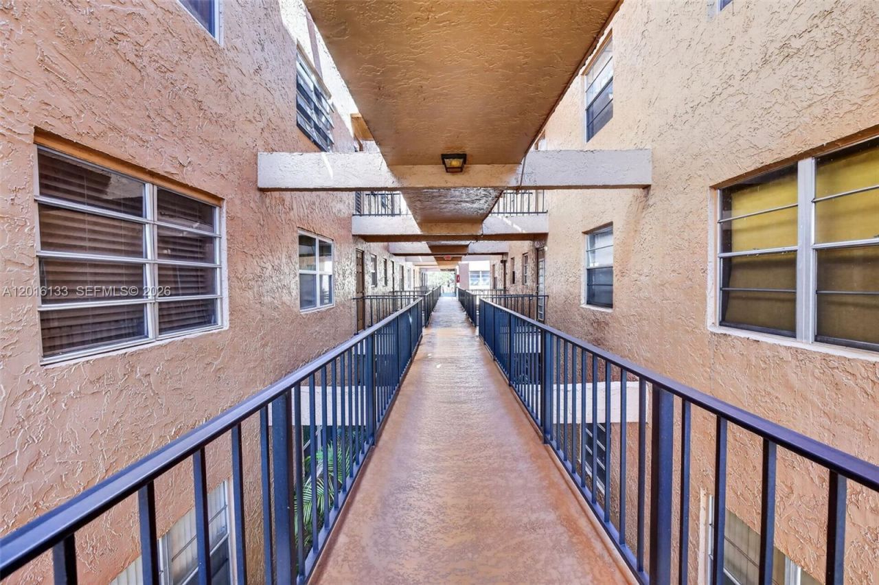 3048 E Sunrise Lakes Dr , Unit 220, Sunrise, FL 33322 Photo