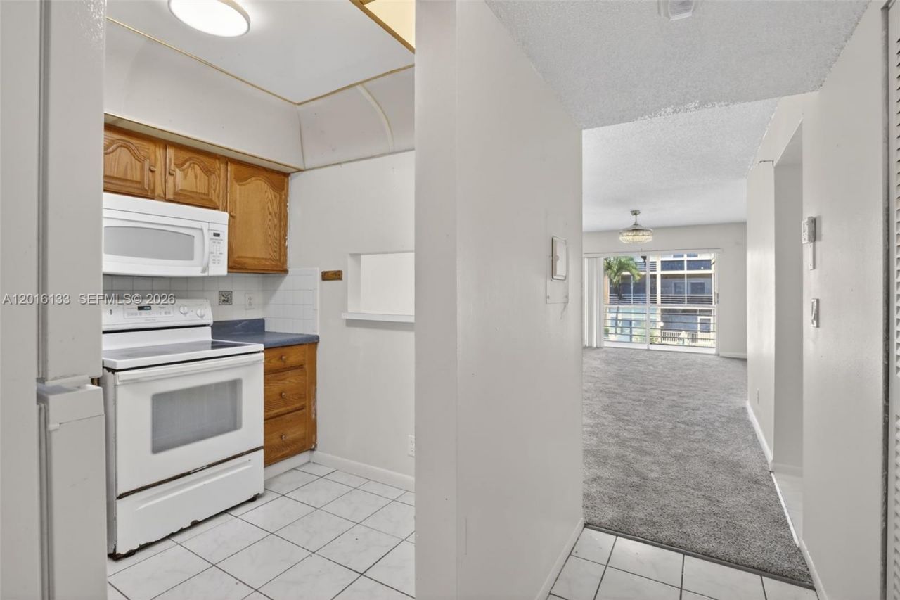 3048 E Sunrise Lakes Dr , Unit 220, Sunrise, FL 33322 Photo