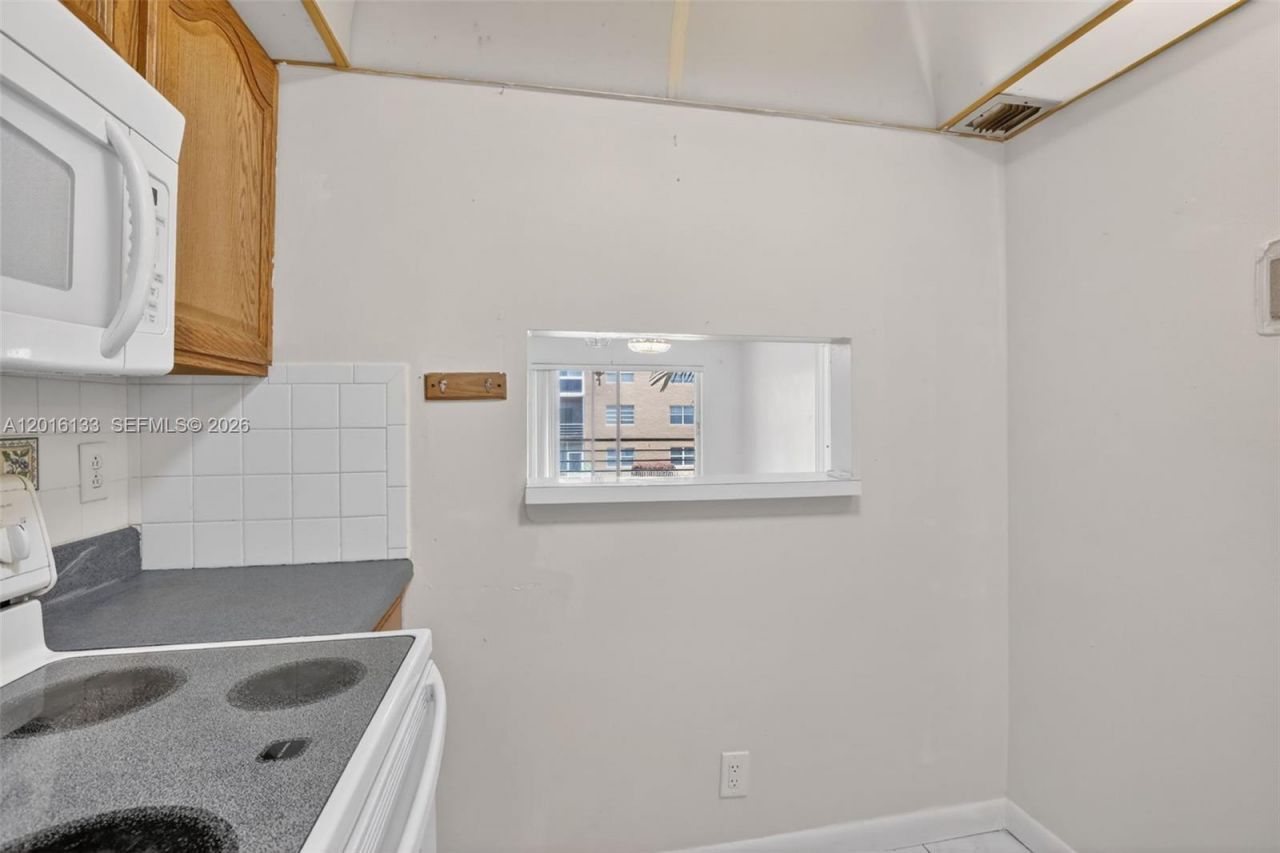 3048 E Sunrise Lakes Dr , Unit 220, Sunrise, FL 33322 Photo