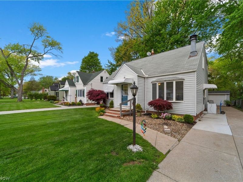 27840 Lincoln Road, Bay Village, OH 44140 Photo 2