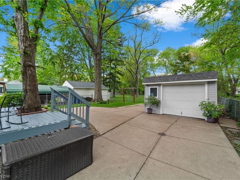 27840 Lincoln Road, Bay Village, OH 44140 Photo 3