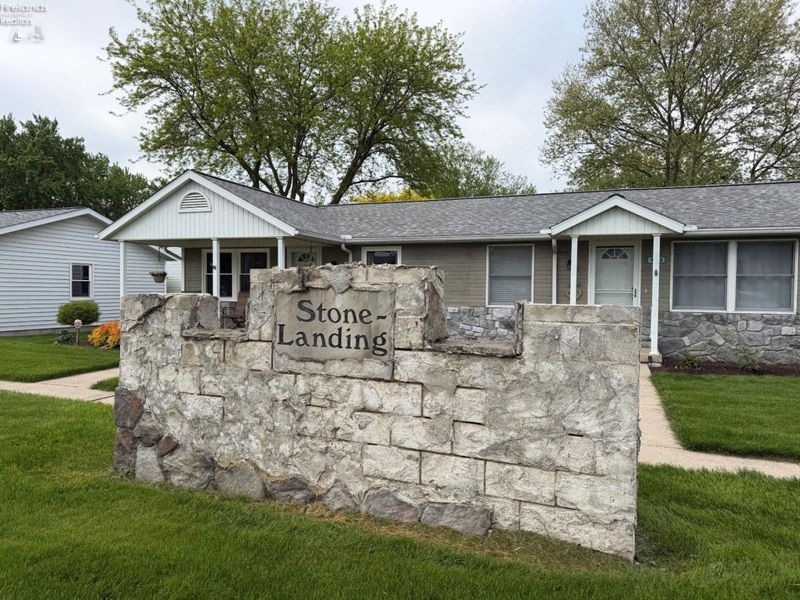 102 Landing Lane, Unit B, Marblehead, OH 43440 Photo 2