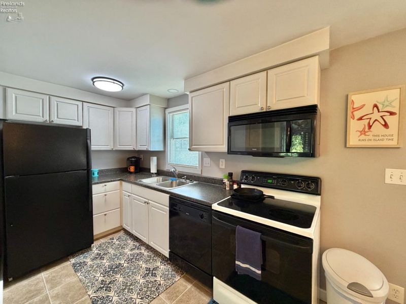 102 Landing Lane, Unit B, Marblehead, OH 43440 Photo 5