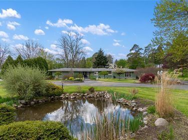 1 White Springs Circle, Geneva, NY 14456