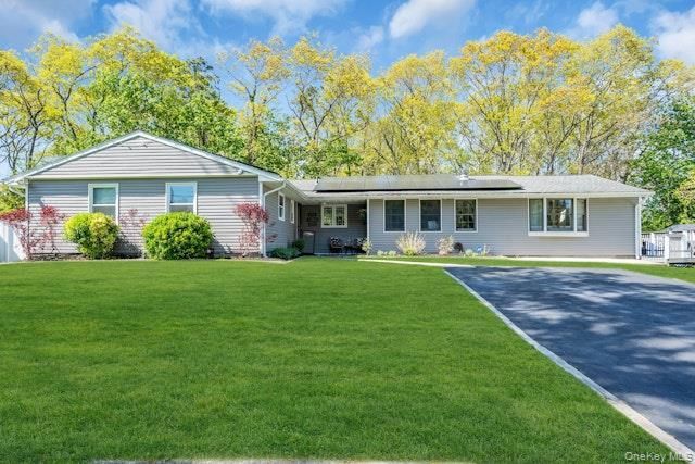 31 Peak Street, Ronkonkoma, NY 11779 Main Photo