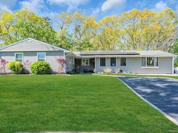 31 Peak Street, Ronkonkoma, NY 11779