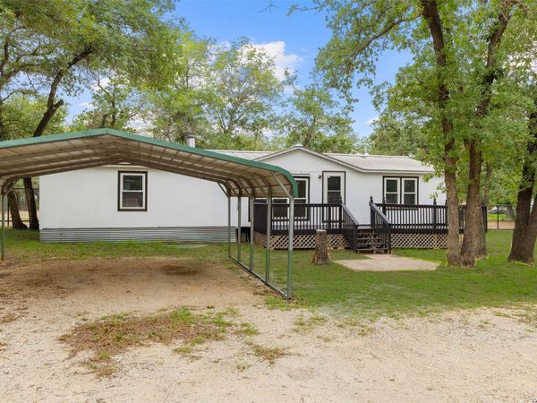 929 Hickory Grv, La Vernia, TX 78121